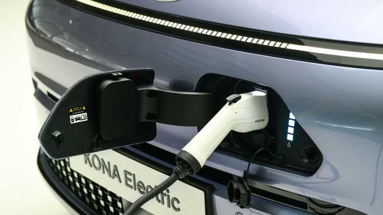 Hyundai Kona chạy điện sẽ có 2 bộ pin lớn, tầm hoạt động gần 500 km