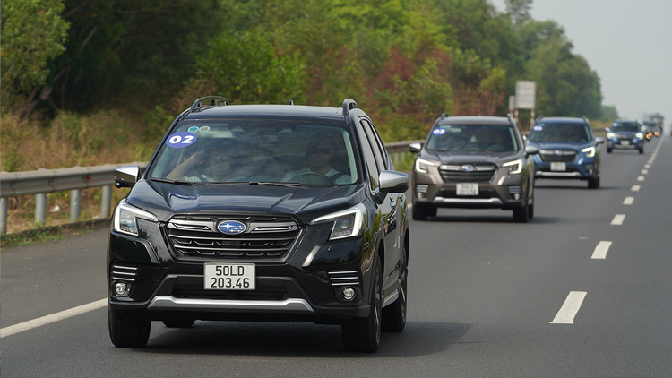 Subaru forester otosaigon 05.jpg