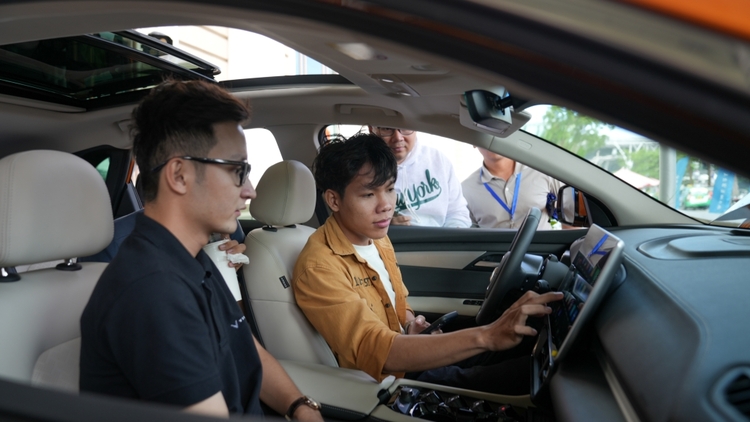 Người Việt tò mò với xe ô tô điện