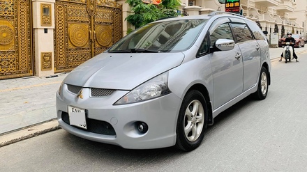 Mitsubishi-Grandis- 2008.jpg