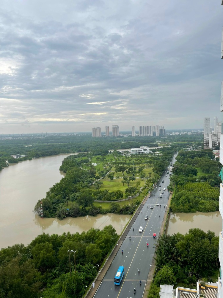 The Horizon ngay Hồ Bán Nguyệt, cách Crescent Mall vài phút đi bộ