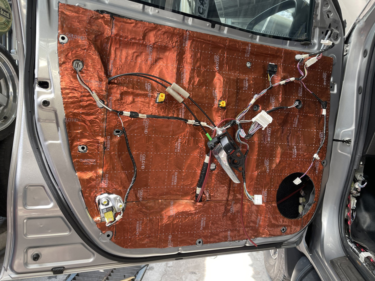 Toyota Fortuner Với Nâng Cấp Âm Thanh Plug & Play Của Focal Và Cách Âm Với Thương Hiệu DrARTEX Tại Autobis
