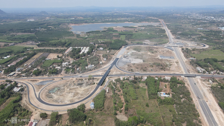 Cận cảnh dự án cao tốc Dầu Giây - Phan Thiết trước 1 tháng thông xe