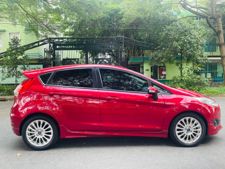 Tư vấn Ford Fiesta Hatchback 1.0 Ecoboost Sport 2014 giá mua lại bao nhiêu?