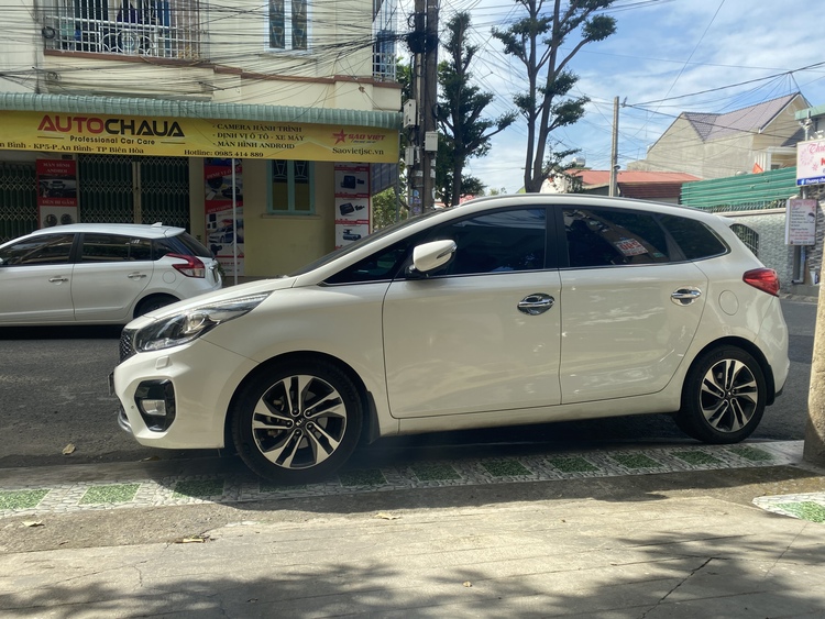 Nhờ tư vấn Kia Rondo 2019 hay Kia Sorento 2016? Nhờ tư vấn Kia Rondo 2019 hay Kia Sorento 2016?
