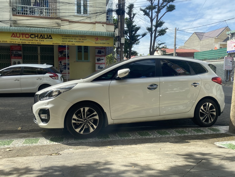 Nhờ tư vấn Kia Rondo 2019 hay Kia Sorento 2016?