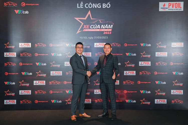 Hai Trưởng Ban Tổ chức ông Ngô Kỳ lam (trái) va ông Nguyễn Đại Hoàng (phải).jpg Hai Trưởng Ban Tổ chức ông Ngô Kỳ lam (trái) va ông Nguyễn Đại Hoàng (phải).jpg