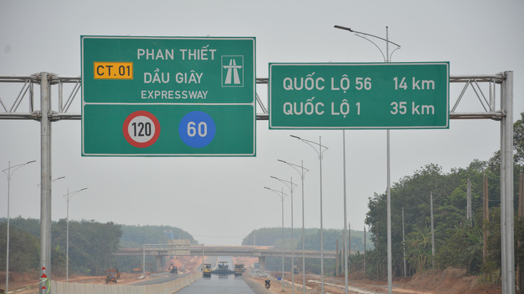 Khối lượng thi công đạt hơn 90%, làm sao để cao tốc Phan Thiết - Dầu Giây kịp thông xe vào 30/4?