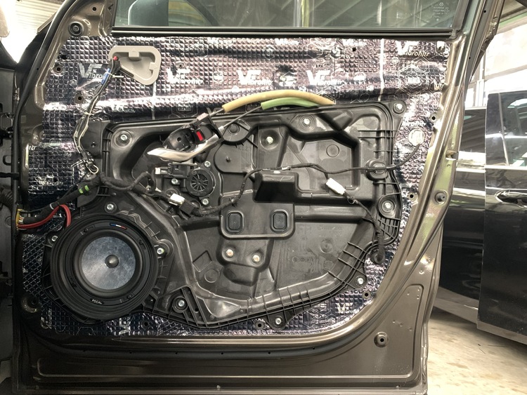 Mazda CX-5 Nâng Cấp Âm Thanh Với Focal & Cách Âm Với Vật Liệu Vibrofiltr