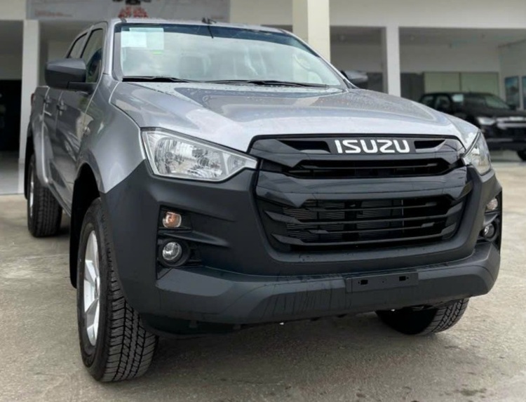 Isuzu Dmax 2023 chuẩn bị về thêm dòng 4x4 MT nhé!