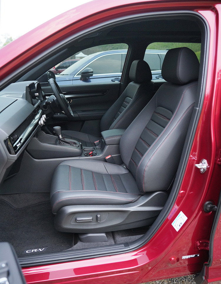 Headlightmag-First-Impression-Honda-CR-V-Front-Seat.jpg