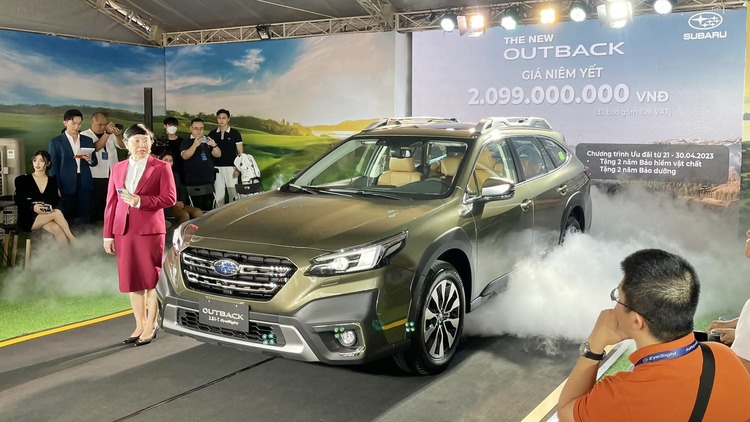 Subaru Outback 2023 có giá từ 2,1 tỷ đồng, hệ thống lái và EyeSight 4.0 là điểm đắt giá