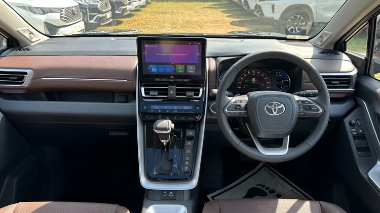 Đại lý bắt đầu nhận cọc Toyota Innova 2023 tại VN, có cả Hybrid và TSS