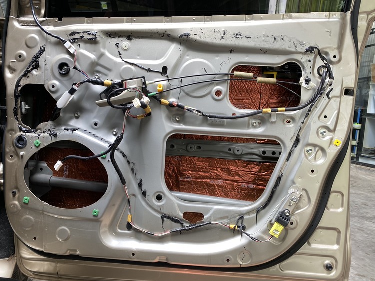Toyota Sienna Thi Công Nâng Cấp Loa Thương Hiệu Focal, Helix & Cách Âm Với Thương Hiệu DrARTEX Tại Autobis Toyota Sienna Thi Công Nâng Cấp Loa Thương Hiệu Focal, Helix & Cách Âm Với Thương Hiệu DrARTEX Tại Autobis