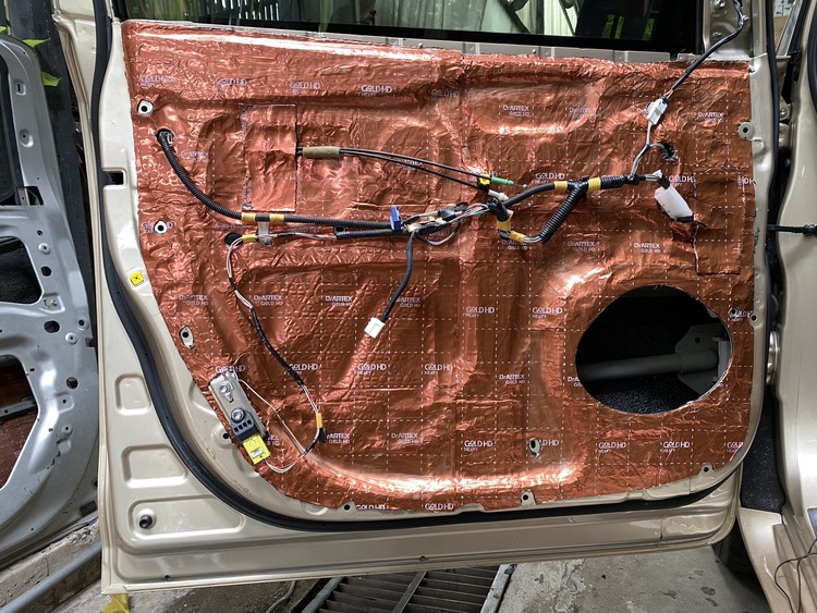 Toyota Sienna Thi Công Nâng Cấp Loa Thương Hiệu Focal, Helix & Cách Âm Với Thương Hiệu DrARTEX Tại Autobis Toyota Sienna Thi Công Nâng Cấp Loa Thương Hiệu Focal, Helix & Cách Âm Với Thương Hiệu DrARTEX Tại Autobis