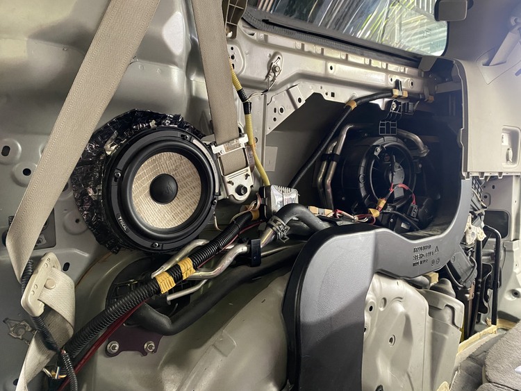 Toyota Sienna Thi Công Nâng Cấp Loa Thương Hiệu Focal, Helix & Cách Âm Với Thương Hiệu DrARTEX Tại Autobis Toyota Sienna Thi Công Nâng Cấp Loa Thương Hiệu Focal, Helix & Cách Âm Với Thương Hiệu DrARTEX Tại Autobis