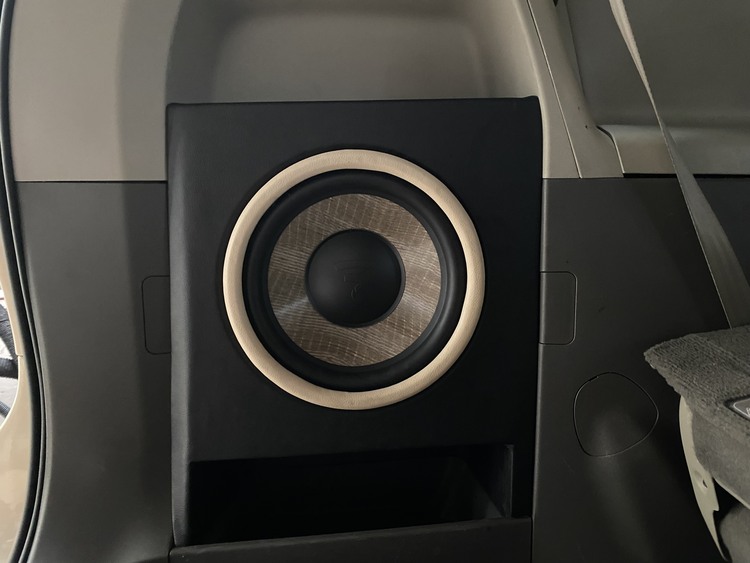 Toyota Sienna Thi Công Nâng Cấp Loa Thương Hiệu Focal, Helix & Cách Âm Với Thương Hiệu DrARTEX Tại Autobis Toyota Sienna Thi Công Nâng Cấp Loa Thương Hiệu Focal, Helix & Cách Âm Với Thương Hiệu DrARTEX Tại Autobis