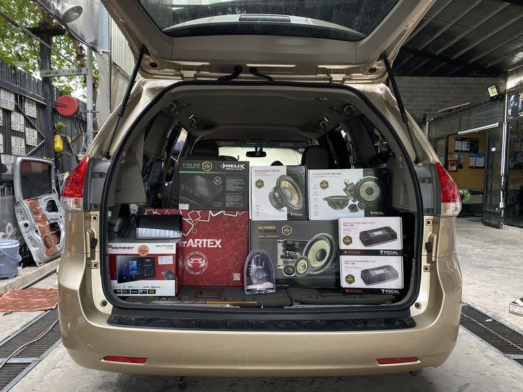 Toyota Sienna Thi Công Nâng Cấp Loa Thương Hiệu Focal, Helix & Cách Âm Với Thương Hiệu DrARTEX Tại Autobis