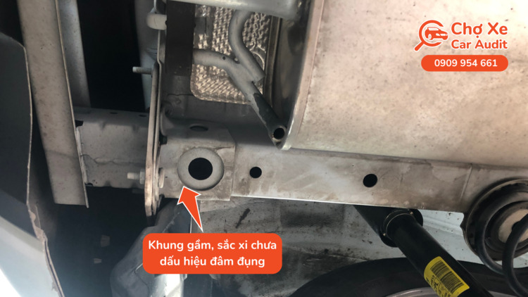 Kiểm tra xe VinFast Fadil - Khách mua xe đã đặt cọc, đến phòng công chứng mới nhờ dịch vụ check xe