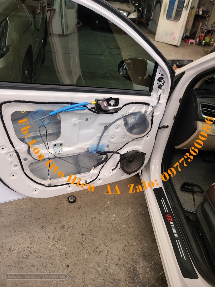 Hyundai Accent nâng cấp âm thanh Alpine xe Jaguar .