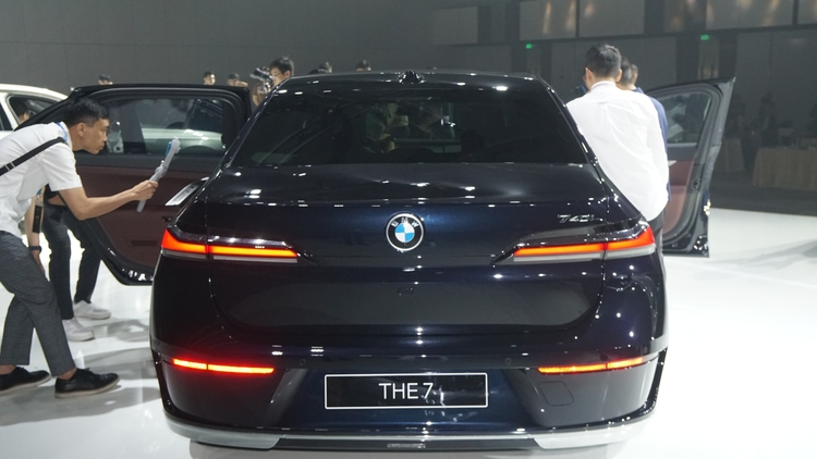 BMW-7-Series-2023-27.jpg