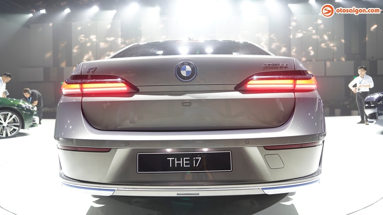 Chi tiết sedan sang chạy điện cỡ lớn BMW i7 2023 tại VN, sạc 10-80% trong 34 phút, di chuyển 625 km/lần sạc