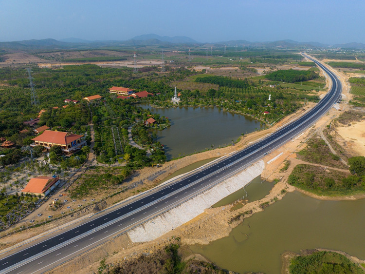 Kiến nghị giảm tốc độ trên cao tốc Phan Thiết - Dầu Giây xuống còn 100km/h