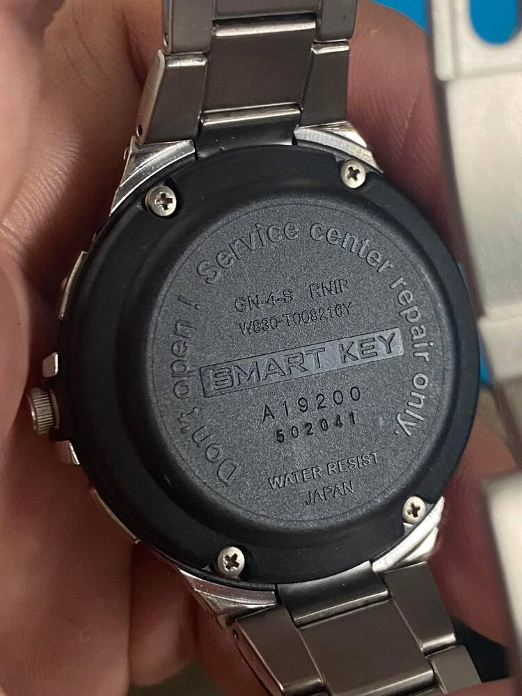 Xin hỏi hoạt động của đồng hồ đeo tay Toyota Crown