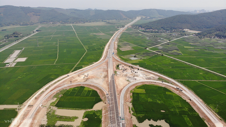 Cao tốc Dầu Giây - Phan Thiết, Mai Sơn - quốc lộ 45 hoàn thiện công đoạn cuối trước ngày thông xe