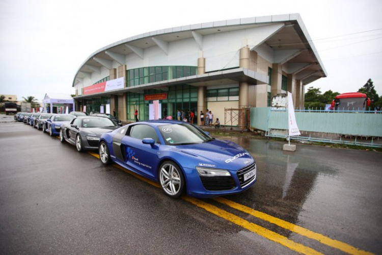 Trải nghiệm "cất cánh" Audi R8 V10 trên đường băng Phú Quốc Trải nghiệm "cất cánh" Audi R8 V10 trên đường băng Phú Quốc