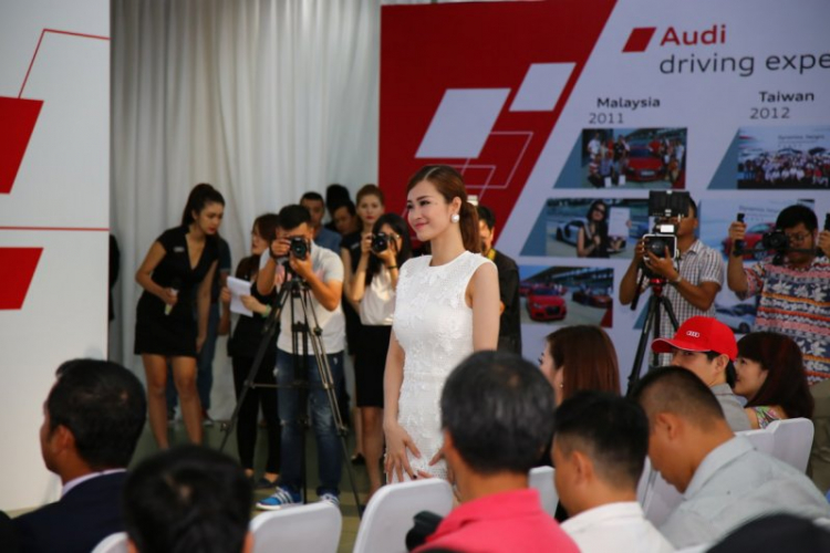 Trải nghiệm "cất cánh" Audi R8 V10 trên đường băng Phú Quốc Trải nghiệm "cất cánh" Audi R8 V10 trên đường băng Phú Quốc