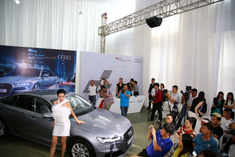 Trải nghiệm "cất cánh" Audi R8 V10 trên đường băng Phú Quốc Trải nghiệm "cất cánh" Audi R8 V10 trên đường băng Phú Quốc
