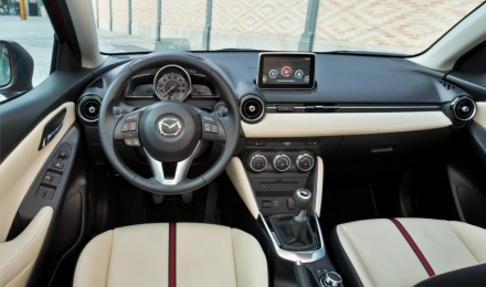 2015-Mazda2-interior.jpg