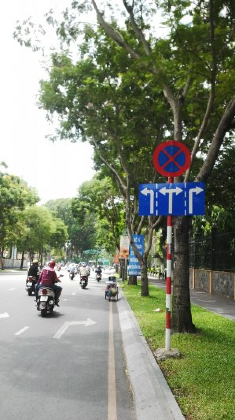Các phương tiện trên đường Nguyễn Bỉnh Khiêm được rẽ trái vào đường Nguyễn Hữu Cảnh