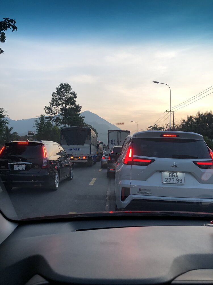 Nghỉ lễ: Dòng xe đông nghịt ở mọi nẻo đường chiều tối 28/4 Nghỉ lễ: Dòng xe đông nghịt ở mọi nẻo đường chiều tối 28/4