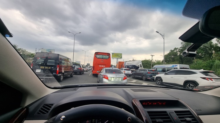 Người dân ùn ùn trở lại TP.HCM sau chuỗi ngày nghỉ lễ 30/4 và 1/5 Người dân ùn ùn trở lại TP.HCM sau chuỗi ngày nghỉ lễ 30/4 và 1/5