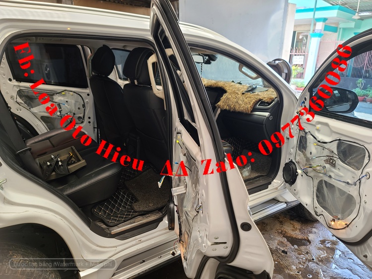 Mitsubishi Pajero Sport Lắp Đặt Âm Thanh Harman Kadon Logic 7 xe Mer S class.