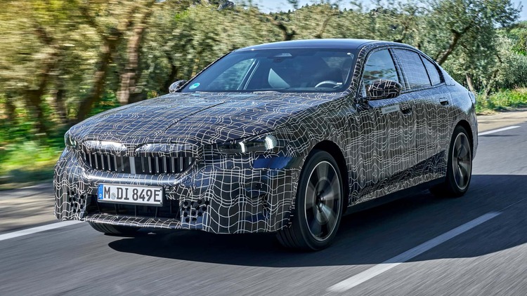 BMW i5 được tiết lộ với lưới tản nhiệt phát sáng, chính thức ra mắt vào ngày 24/5 tới