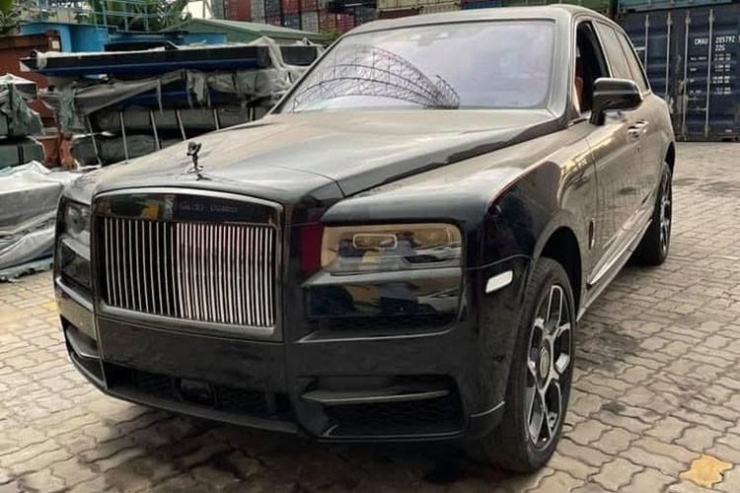 Xe Rolls-Royce Cullinan 40 tỷ bị bỏ rơi tại Cảng Hải Phòng