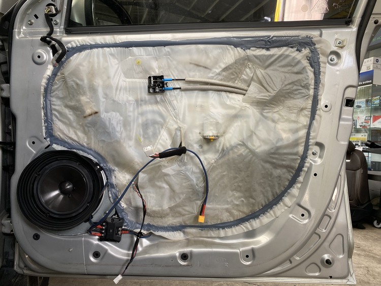 Kia Sportage Nâng Cấp Âm Thanh Zin Trên Xe Với Thương Hiệu JBL, Rockpower Tại Autobis Kia Sportage Nâng Cấp Âm Thanh Zin Trên Xe Với Thương Hiệu JBL, Rockpower Tại Autobis