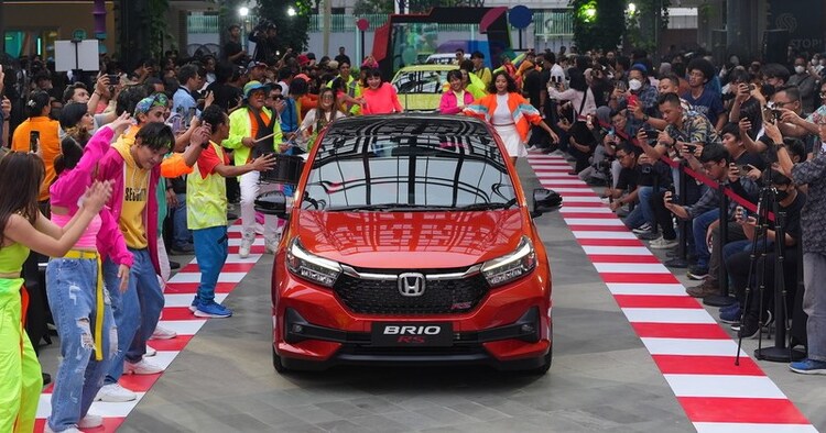 Vừa nghe tin Wigo về Việt Nam, Honda Brio đã ra mắt phiên bản mới đầy trang bị