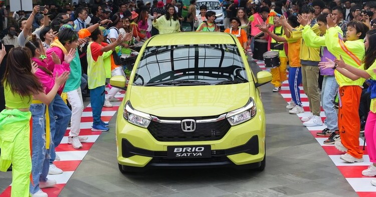 Vừa nghe tin Wigo về Việt Nam, Honda Brio đã ra mắt phiên bản mới đầy trang bị