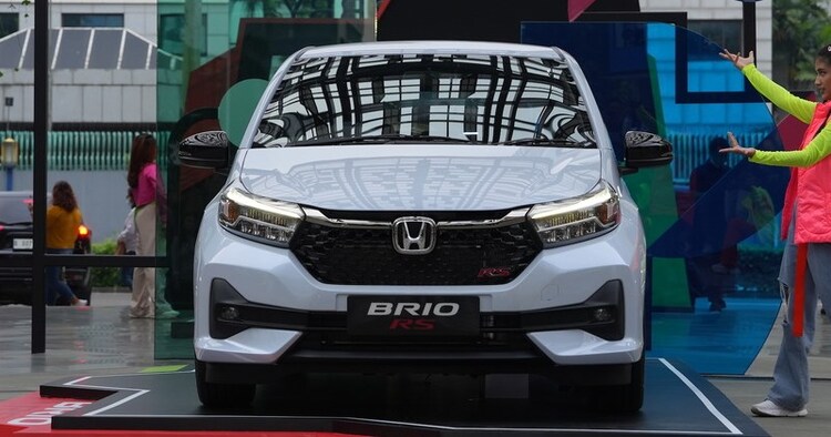 Vừa nghe tin Wigo về Việt Nam, Honda Brio đã ra mắt phiên bản mới đầy trang bị