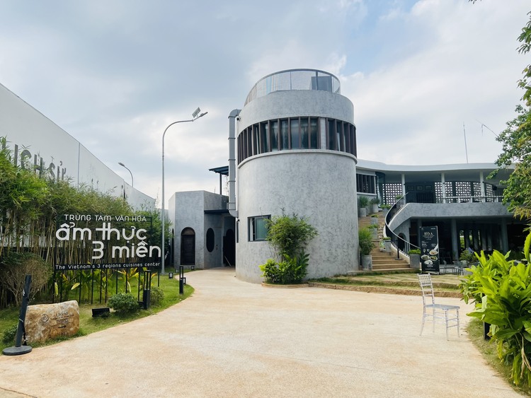 Hành trình "Nửa vòng Việt Nam" - Đi Biển Về Rừng - 8N8Đ - Santa Fe 2021 Hành trình "Nửa vòng Việt Nam" - Đi Biển Về Rừng - 8N8Đ - Santa Fe 2021