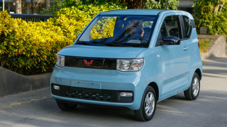 Mẫu ô tô điện Wuling HongGuang MiniEV sắp bán chính thức tại VN khác gì bản nhập tư nhân?