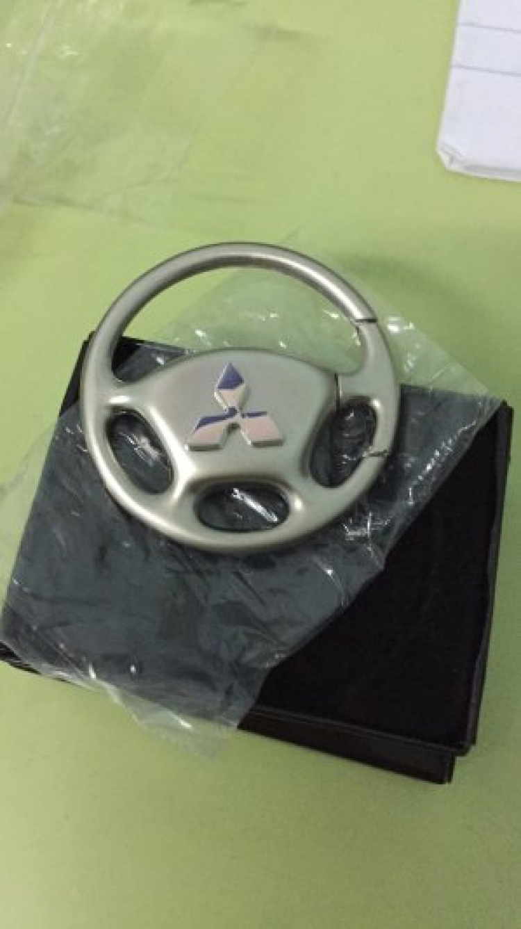 Nâng tầm xe mít với logo nắp capo Nâng tầm xe mít với logo nắp capo