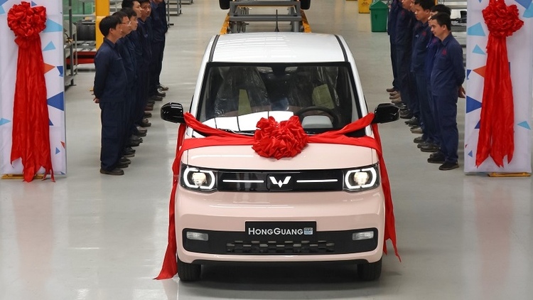 Chiếc Wuling HongGuang MiniEV đầu tiên xuất xưởng tại Việt Nam, sắp bán ra chính thức Chiếc Wuling HongGuang MiniEV đầu tiên xuất xưởng tại Việt Nam, sắp bán ra chính thức