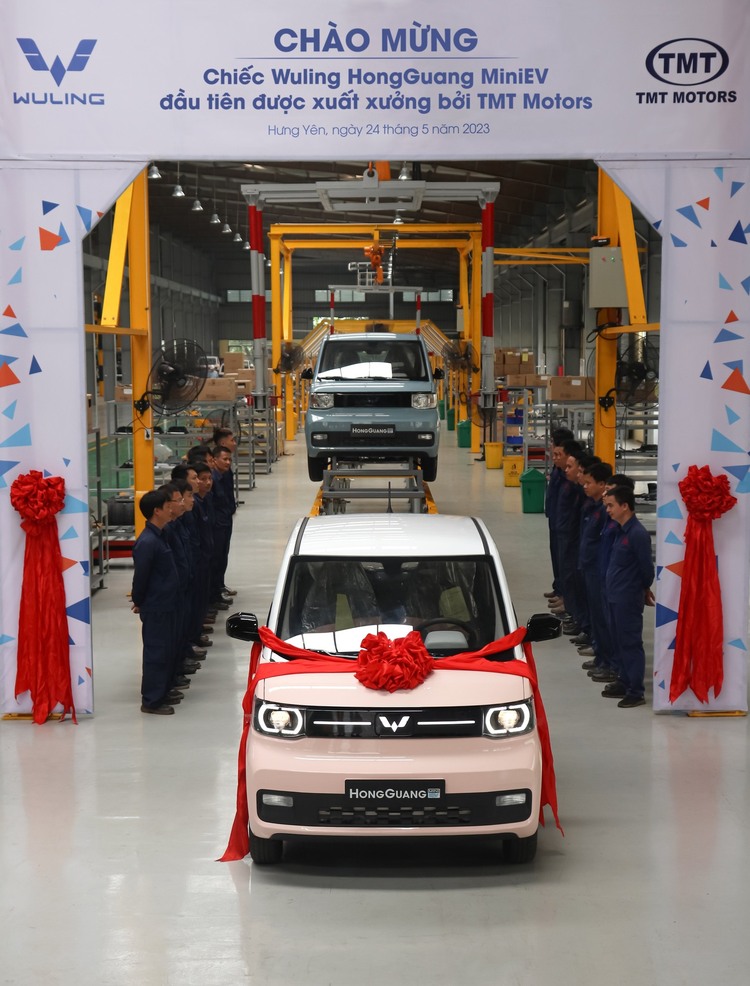 Chiếc Wuling HongGuang MiniEV đầu tiên xuất xưởng tại Việt Nam, sắp bán ra chính thức Chiếc Wuling HongGuang MiniEV đầu tiên xuất xưởng tại Việt Nam, sắp bán ra chính thức