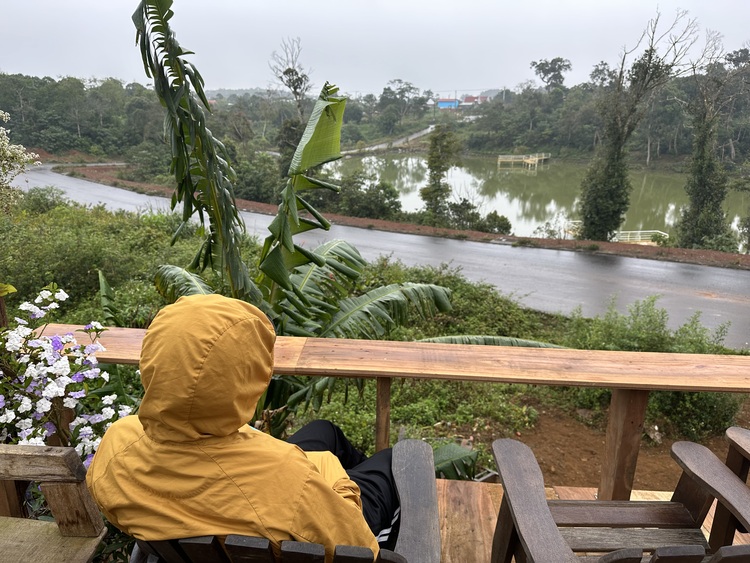 Miền Trung mùa hoa phượng đỏ (Ban Mê - Măng Đen - Trường Sơn Đông - Tuy Hoà - Nha Trang - Saigon)