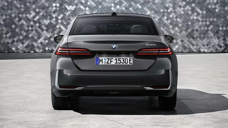 BMW 5-series 2024 (5).jpg